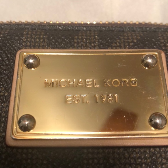 Michael kors wristlet wallet - Picture 2 of 9